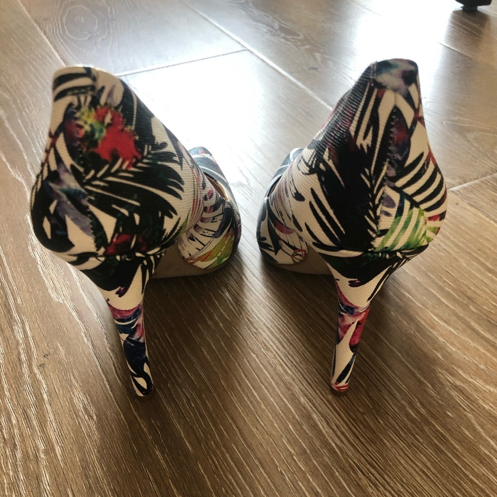 Jessica Simpson Heels - Picture 3 of 3